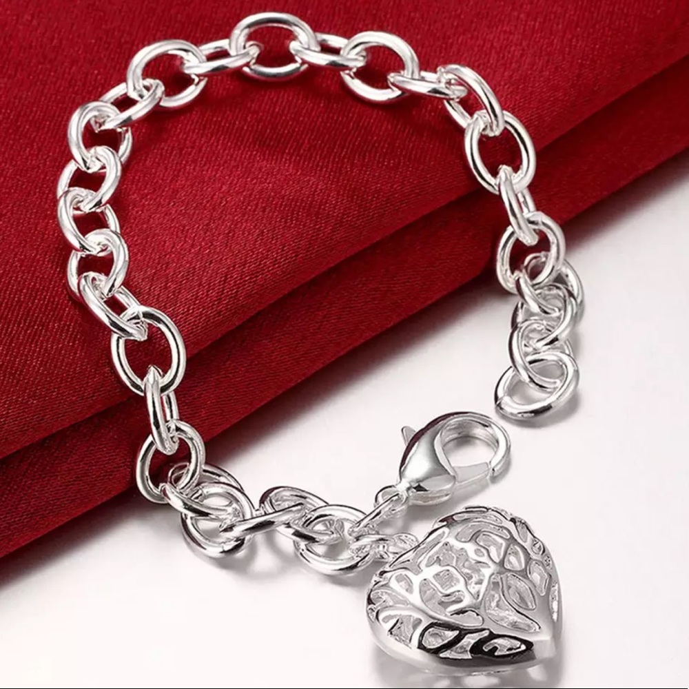 🌟 Silver Heart Bracelet